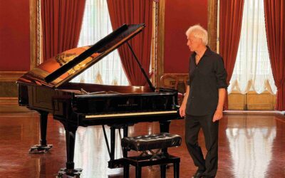 Silvio Capeccia, tastierista dei Decibel, presenta In Viaggio, per pianoforte solo